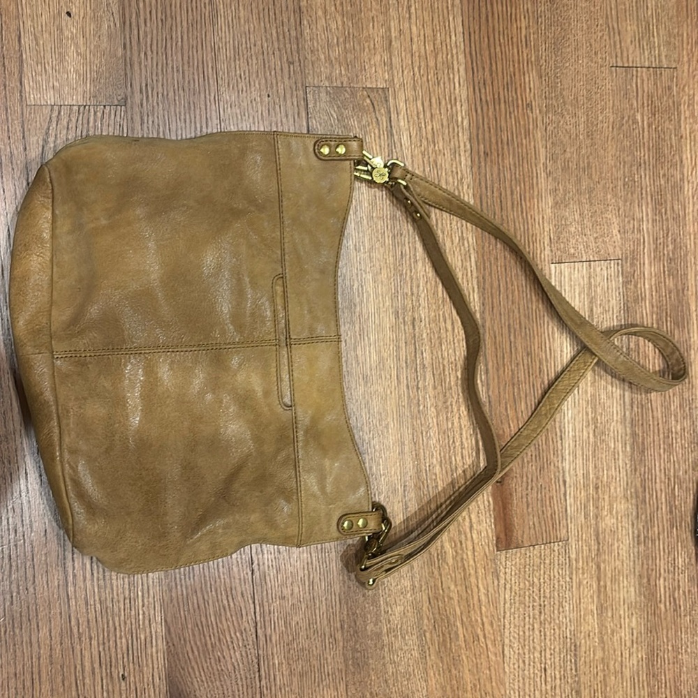 Crossbody or shoulder bag!